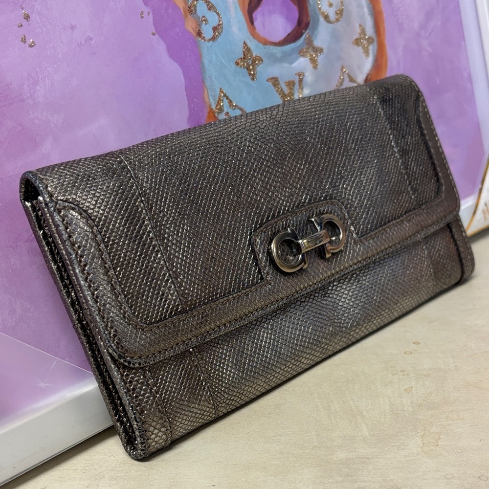 Salvatore Ferragamo Vintage Metallic Silver Wallet - Picture 4 of 13